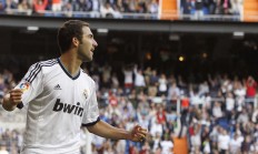 九游娱乐官方网站-三笘薰的魔法之夜，当突尼斯防线在利物浦红潮中迷失