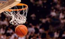 九游游戏-当骑士的铁蹄碾过密尔沃基的夜—欧文那记改写命运的三分