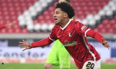 9you娱乐-不来梅队的球员们努力拼搏，获得了胜利的简单介绍