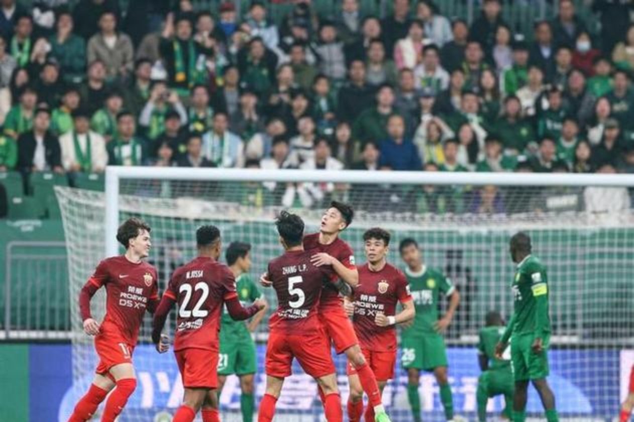 关于鲁能-击败国安，依然保持不败，队员表现出色，主场势头强悍的信息