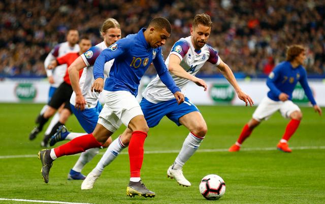 欧洲足坛瞩目赛事,焦点转移到顶级联赛的简单介绍 欧洲足坛瞩目赛事,焦点转移到顶级联赛的简单介绍