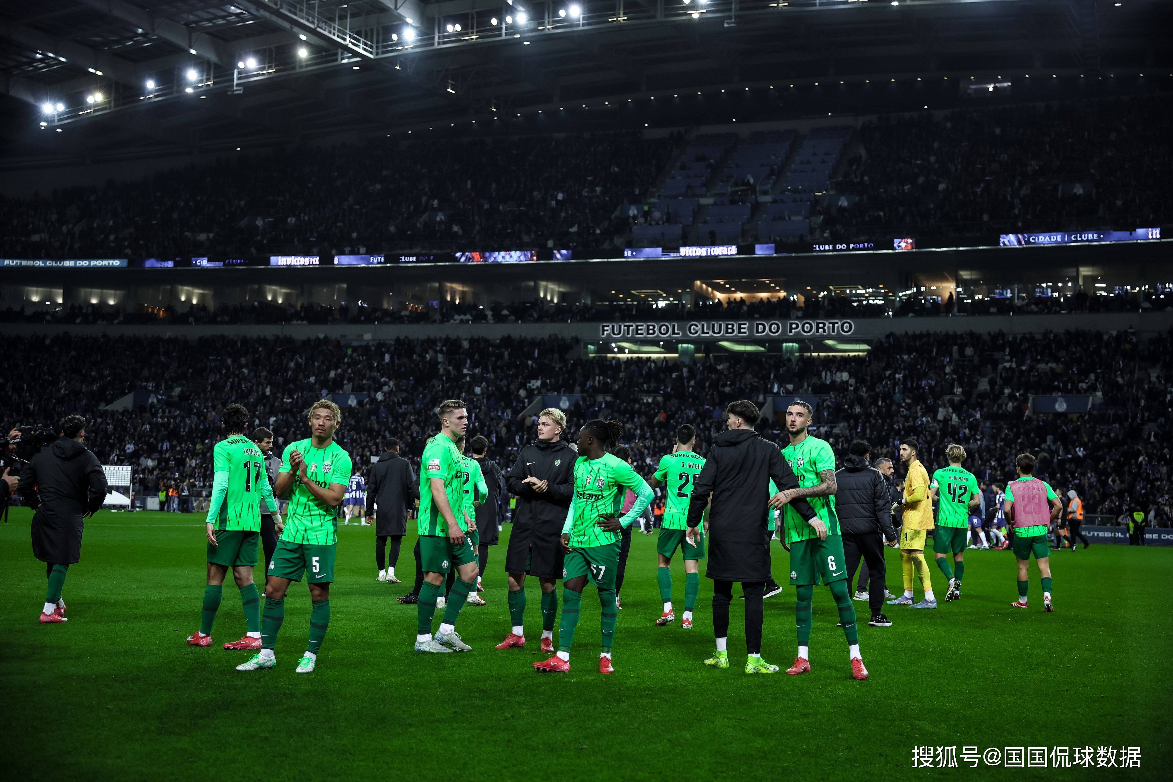 欧冠焦点大战，球迷热议战绩