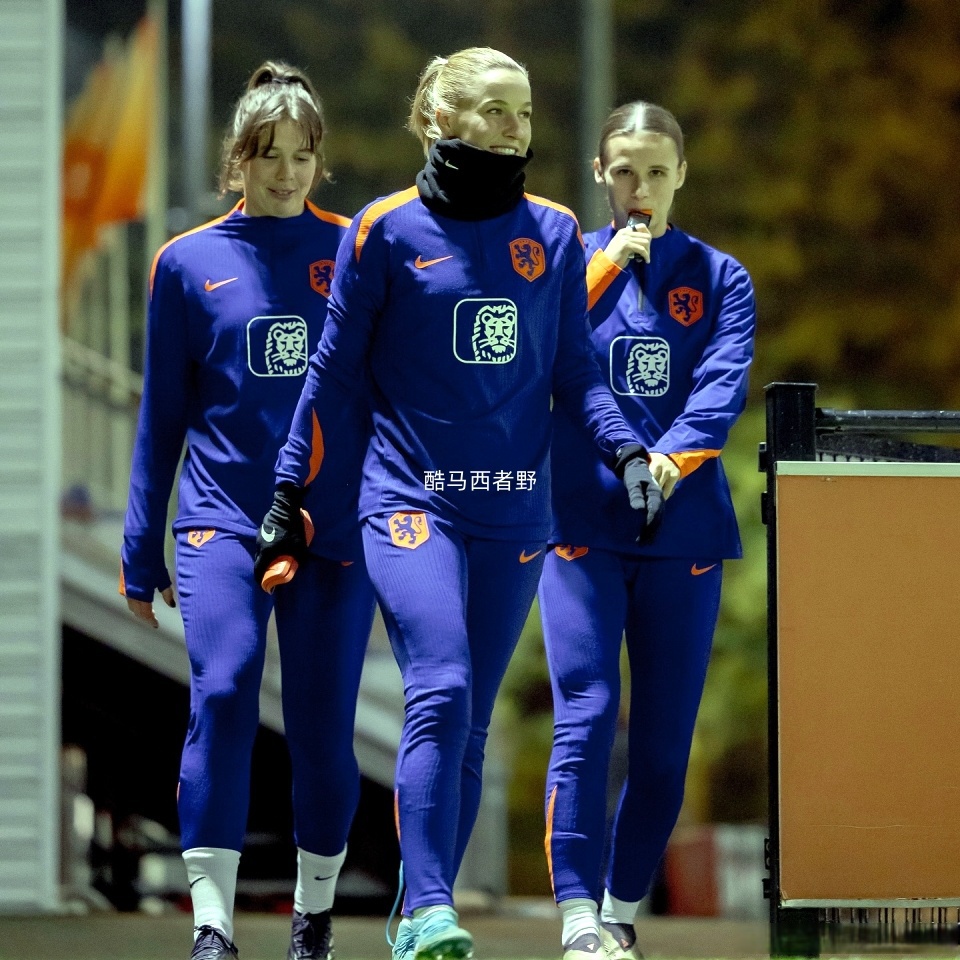 关于荷兰国家队备战友谊赛，冠军大热的信息