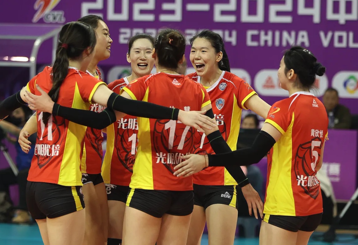 国家代表队表现出色，团队配合高效