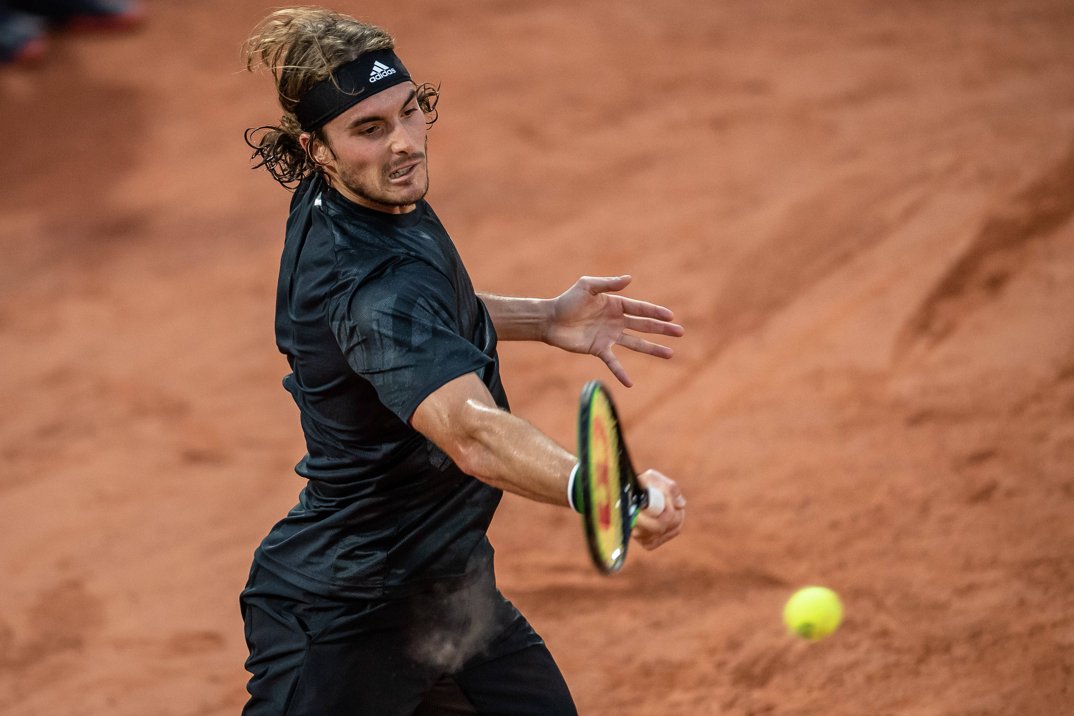 英国网球队力克美国网球队，西西帕斯送出助攻的简单介绍