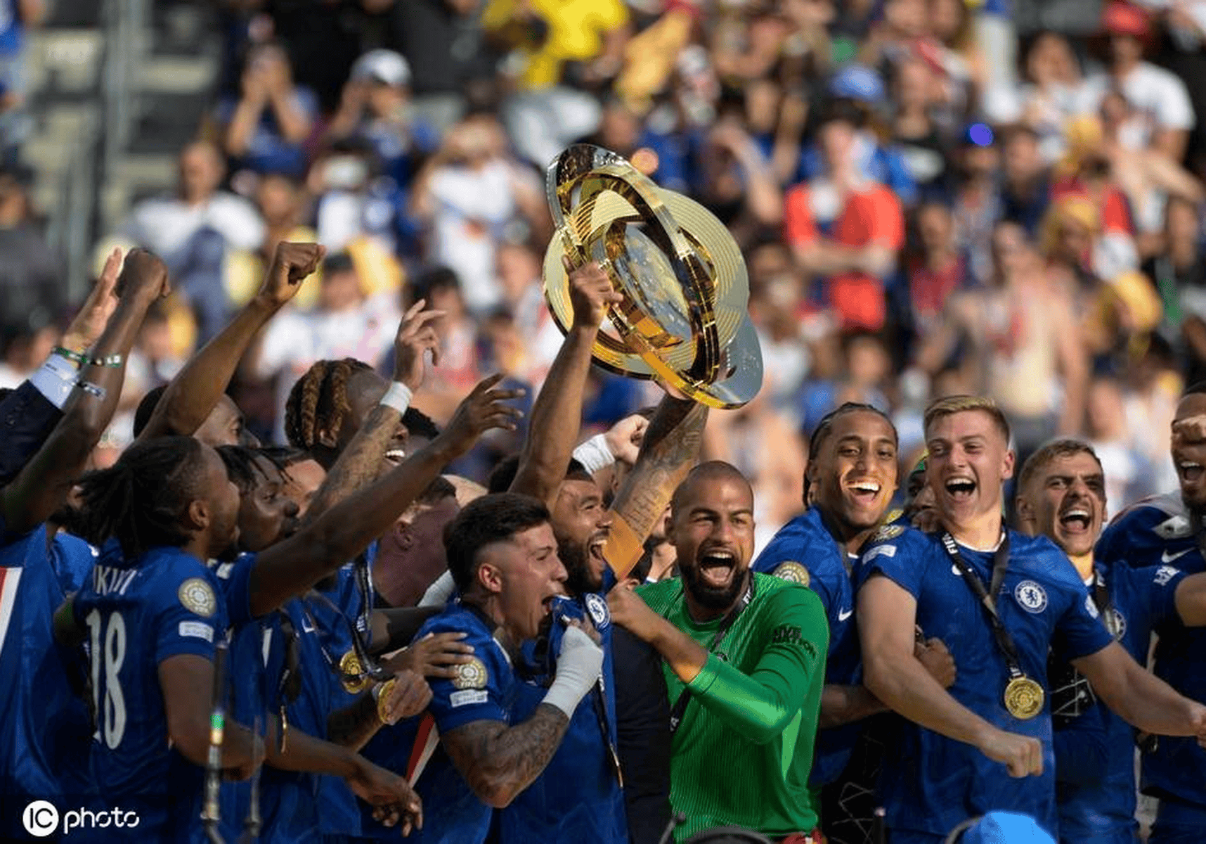 切尔西3比0战胜伯恩利，助力夺冠前景