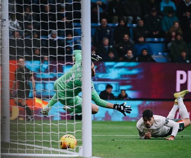 切尔西3比0战胜伯恩利，助力夺冠前景