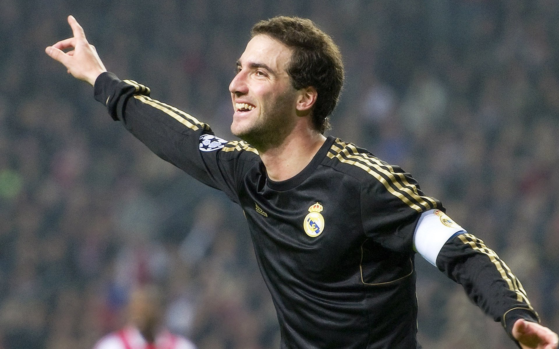 当足球跨越国界，欧冠半决赛焦点战背后的乌克兰之痛