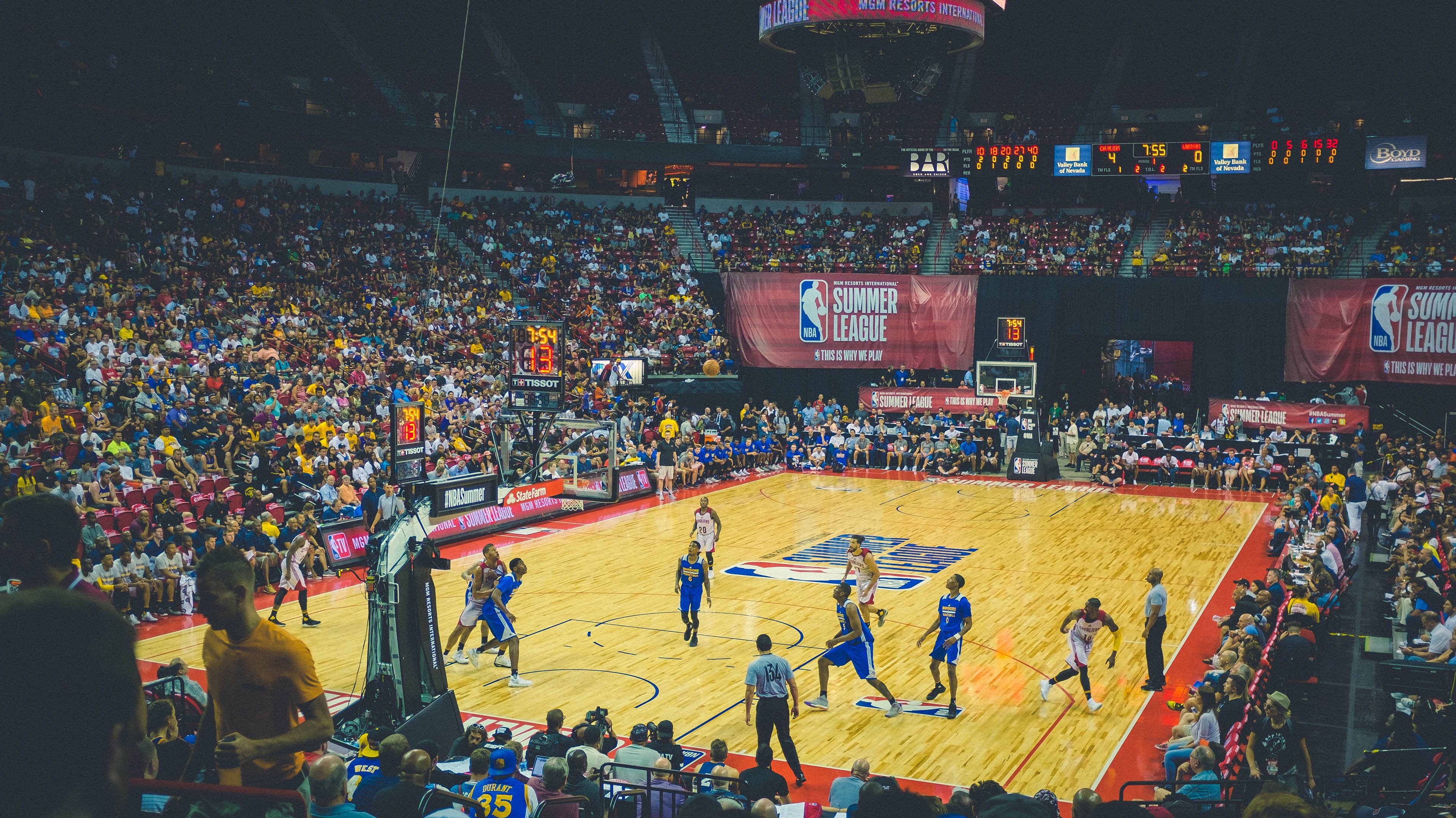 当安菲尔德遇见甲骨文，萨拉赫压力下的爆发之夜与NBA季后赛的跨时空共鸣